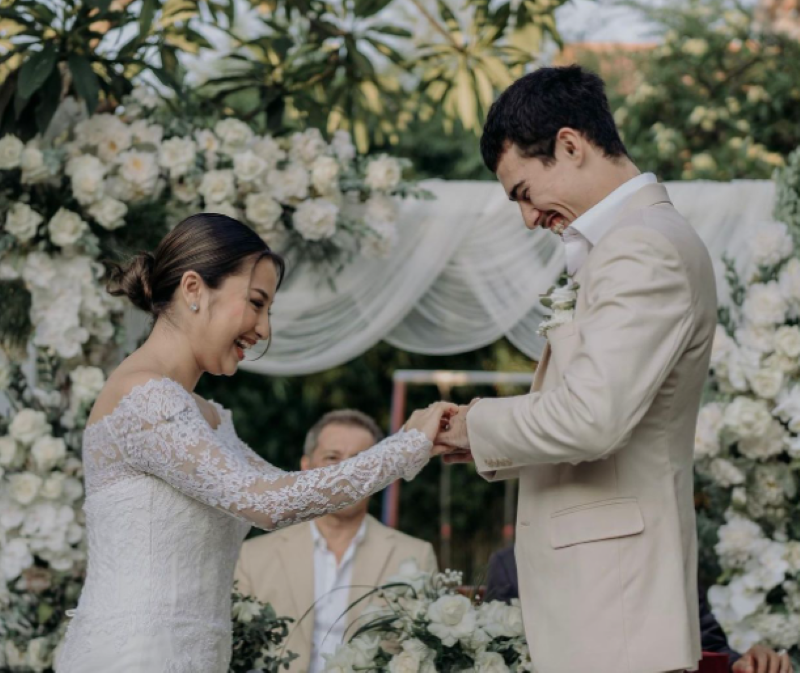 MOMENT BAHAGIA: Pernikahan Jennifer dan sang suami  (Instagram/@Jennifer_Coppen)