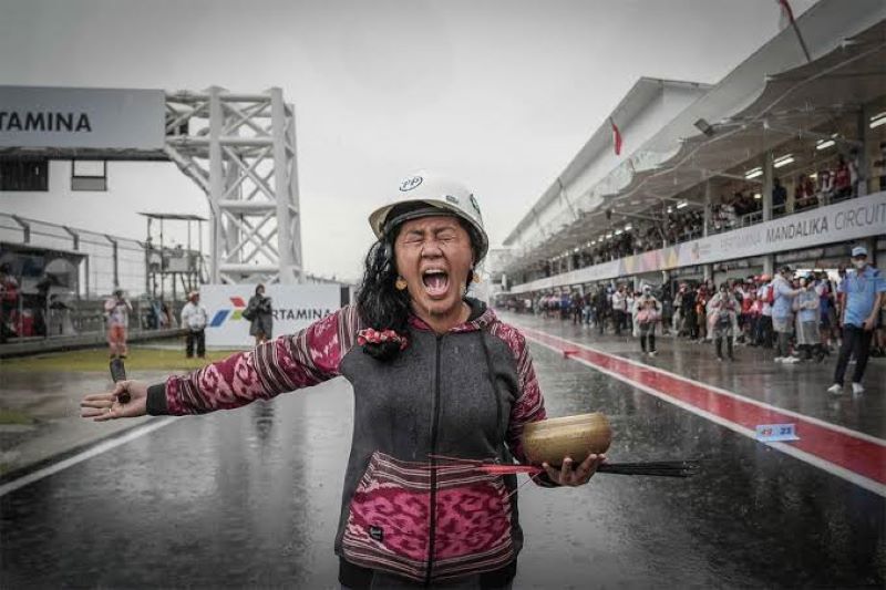 Mbak Rara (akun Instagram MotoGP)