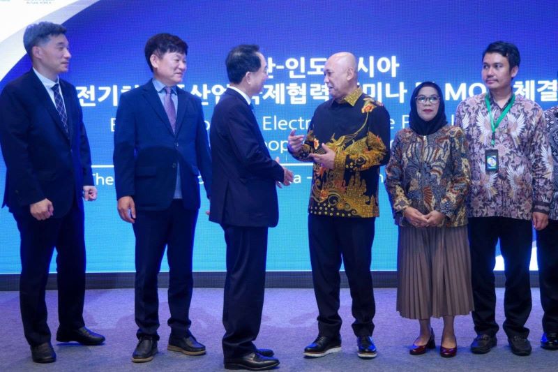 Indonesia dan Korea Selatan Kerja Sama Kembangkan Industri Kendaraan Listrik sumber gambar rri.co.id