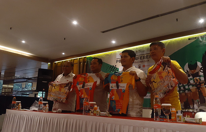 DATANGKAN WISATAWAN: Ketua Ganefo Olympic Center Jogjakarta Syukron Arif Muttaqin dan perwakilan Pengda ISSI DIJ yang juga Race Director Tour de Prambanan 111KM 2023 Ferry Harnanto.