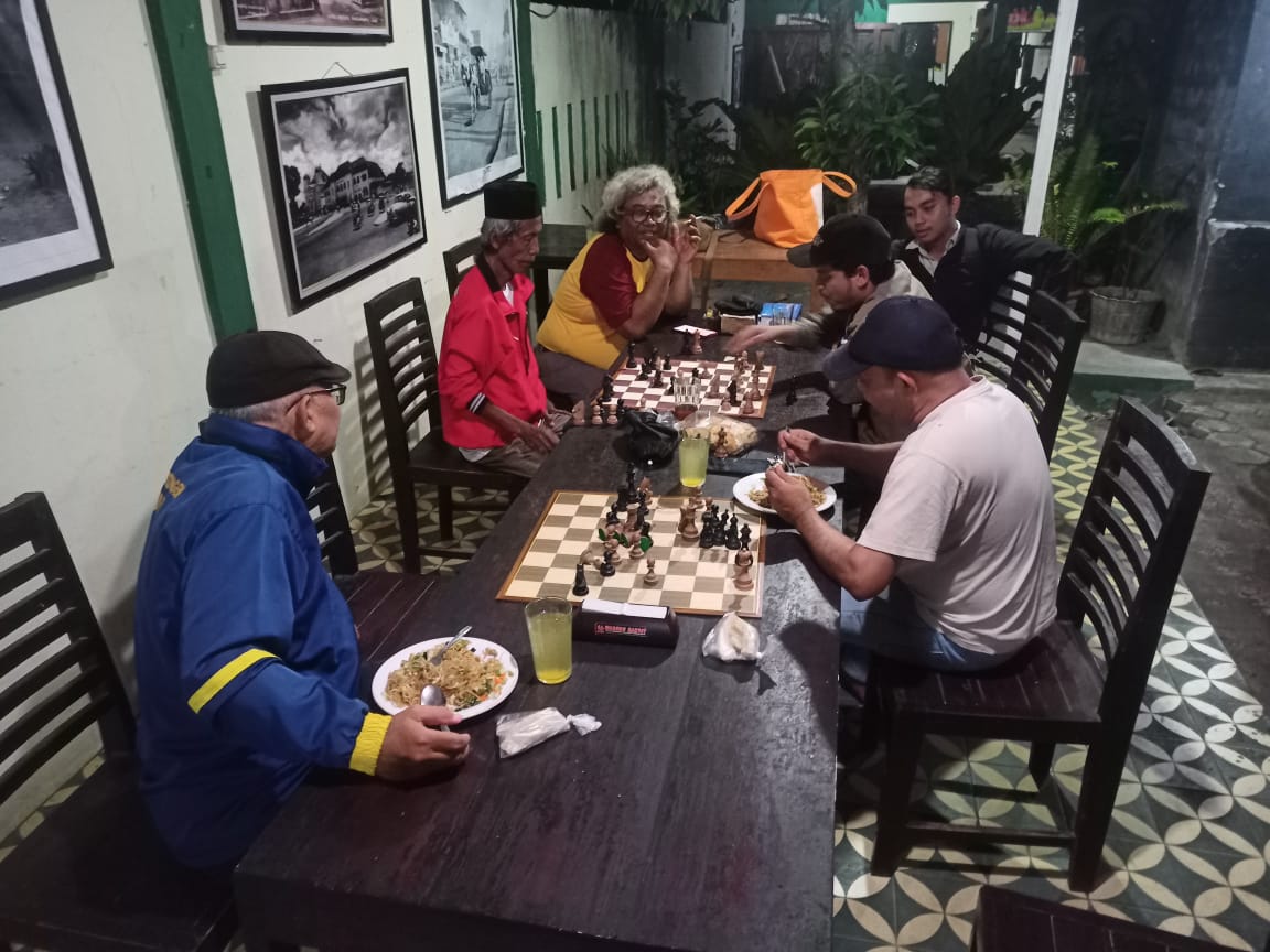 SKAK: Tim BK PON catur DIY saat menjalani latihan di program puslatda. (Dok Istimewa)