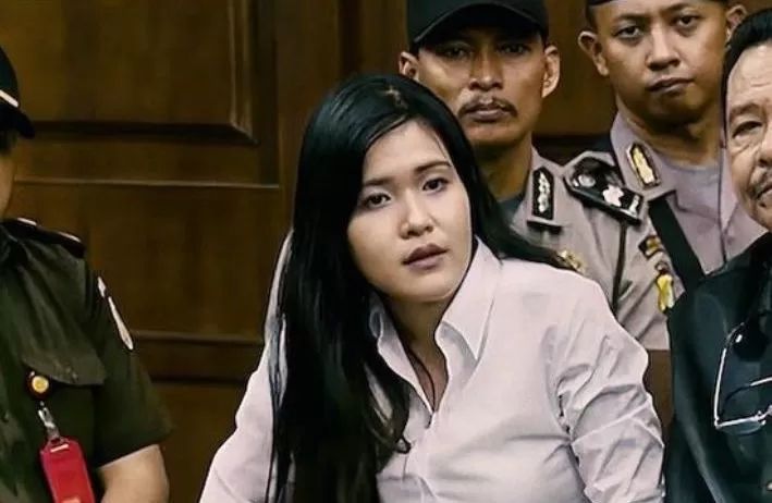 Kasus pembunuhan menggunakan sianida oleh Jessica Wongso pada tahun 2016 sempat menggegerkan publik. (gmbu surabaya)