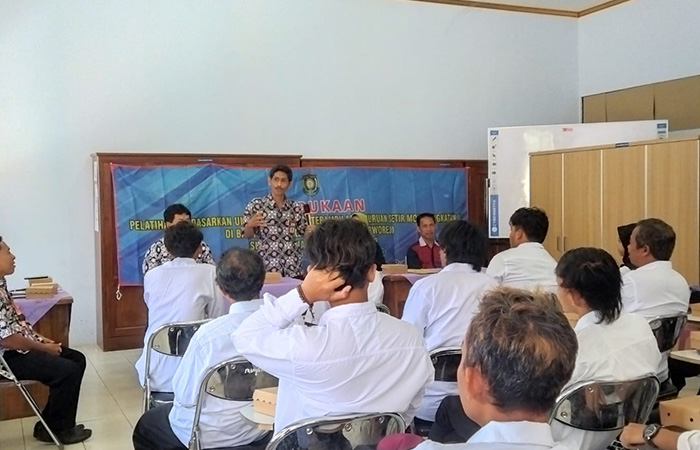 BEKAL : Kepala Dinperintransnaker Purworejo Hadi Pranoto saat membuka pelatihan setir mobil angkatan II di 2023 beberapa waktu lalu.ISTIMEWA