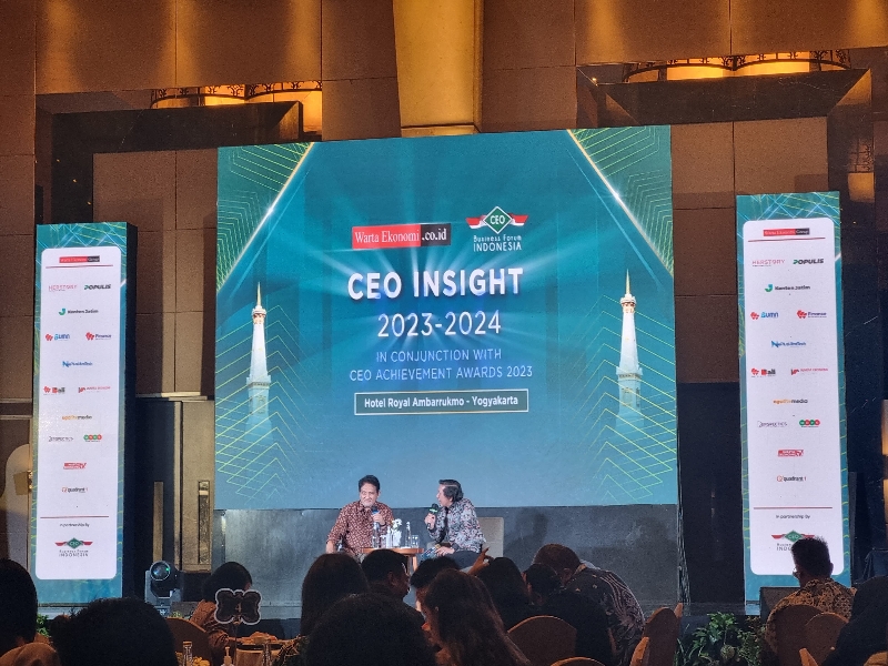 KE DEPAN: Sesi diskusi panel dari para pengusaha antar lembaga perihal tantangan dan peluang untuk mewujudkan Indonesia emas 2045. (Fahmi Fahriza/Radar Jogja)