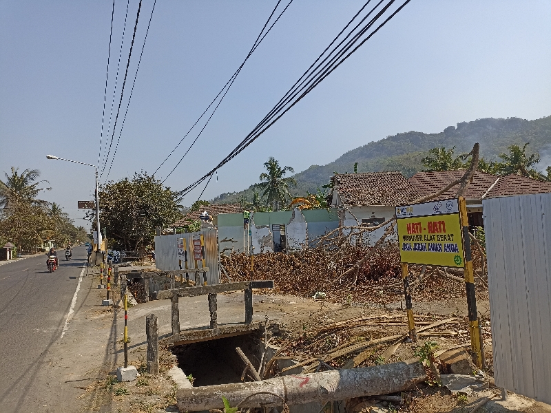 CEPAT: Proyek pengerjaan JJLS Kelok 18 di Kalurahan Parangtritis, Kapanewon Kretek, Bantul. (Gregorius Bramantyo/Radar Jogja)