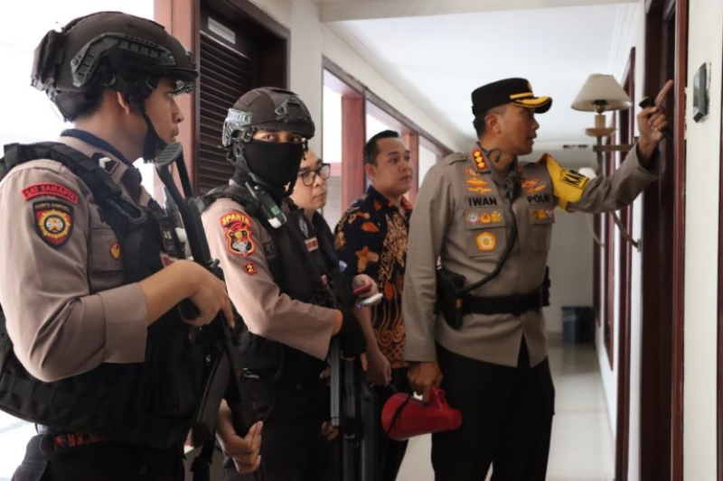 SIGAP: Kapolresta Surakarta Kombes Pol Iwan Saktiadi memimpin penangkapan pelaku penurunan di sebuah hotel di Solo. (Dok Humas Polri)