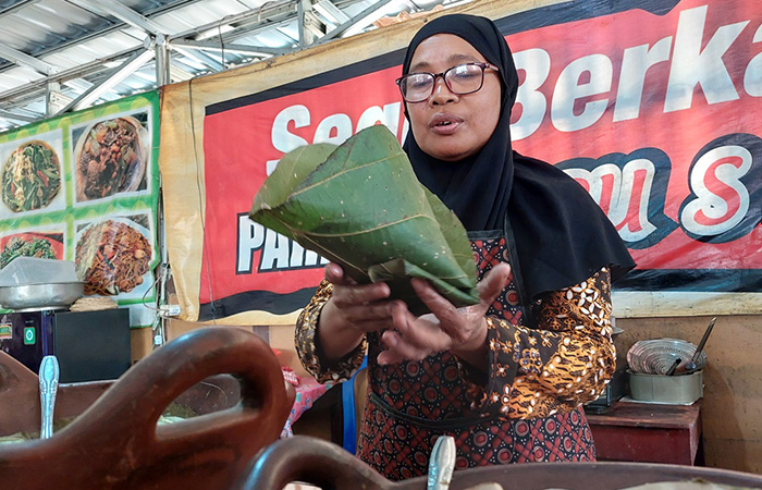 GUGAH SELERA: Tampilan menu sego berkat di pusat kuliner Sego Berkat Dusun Karangwuluh Lor, Kapanewon Temon, Kulon Progo.HENDRI UTOMO/RADAR JOGJA