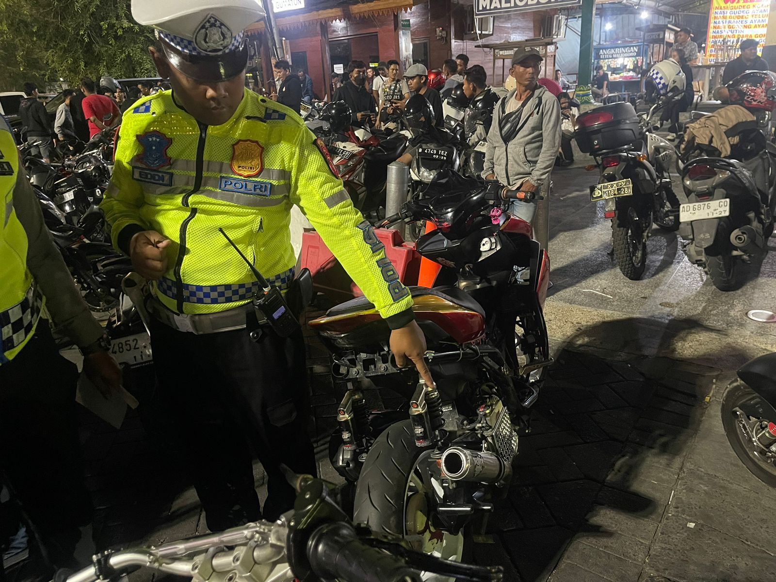 TERTIBKAN: Jajaran Polresta Jogja melakukan razia sepeda motor di Malioboro, Kota Jogja. (Dok Polresta Jogja)