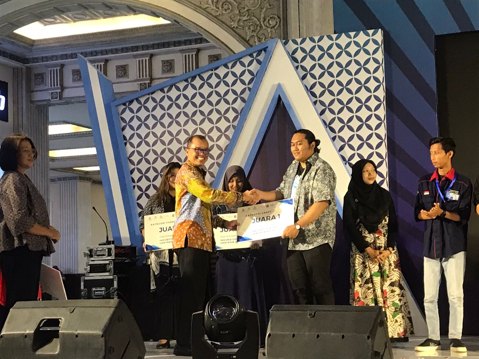 PENGHARGAAN: Awarding Night Pekan Inovasi Sosial yang menjadi rangkaian Festival Karang Taruna DIY pada Minggu (15/10) di Jogja City Mall. (Istimewa)