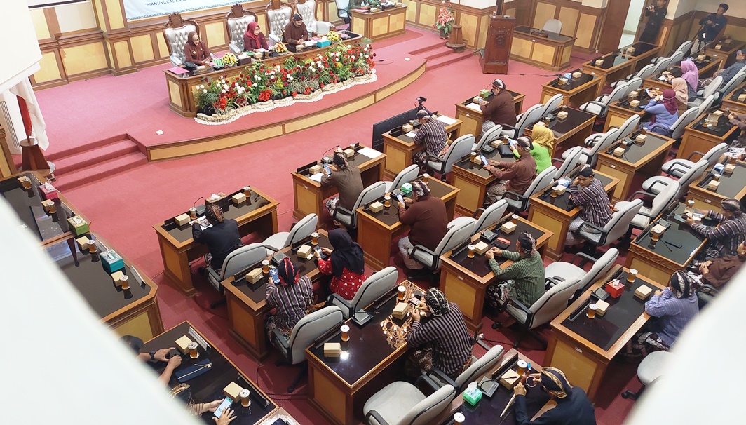 SATU SEMANGAT : Rapat Paripurna Peringatan Hari Jadi Ke 72 Kabupaten Kulon Progo Tahun 2023 dihelat di Gedung DPRD setempat, kemarin (15/10)