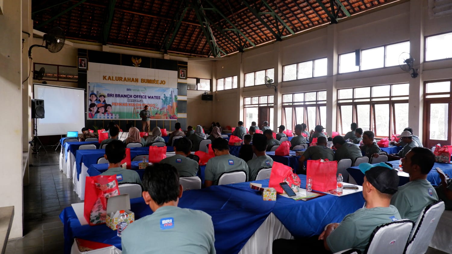 LINGKUNGAN: BRI Menanam tahun 2023 merupakan program resmi lanjutan tahun 2022 yang diinisiasi Bank BRI. Hal ini sebagai implementasi Environment, Social and Governance (ESG). (ISTIMEWA)