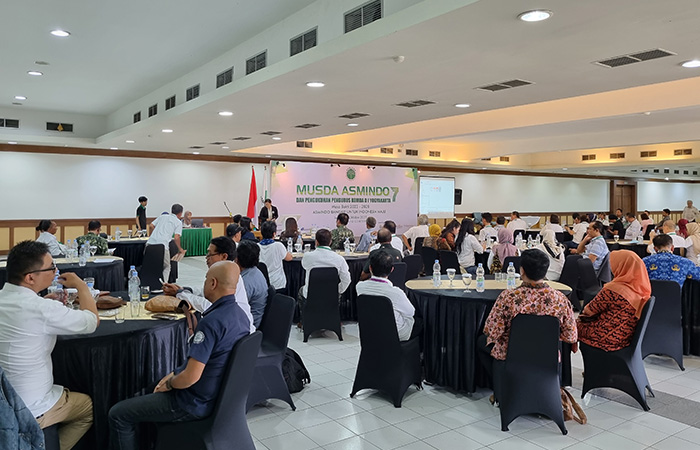 PEMIMPIN BARU: Suasana pengukuhan pengurus Komda Asosiasi Industri Permebelan dan Kerajinan Indonesia (Asmindo) periode 2023-2028 (17/10/23).Fahmi Fahriza/Radar Jogja&nbsp;