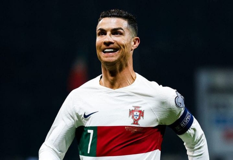 TELAK: Cristiano Ronaldo dkk berhasil tundukkan Bosnia Herzegovina pada lanjutan matchday ke-8 Grup J Kualifikasi Piala Euro 2024, di Bilino Polje Stadium, Senin (16/10) dini hari. (Dok Portugal)