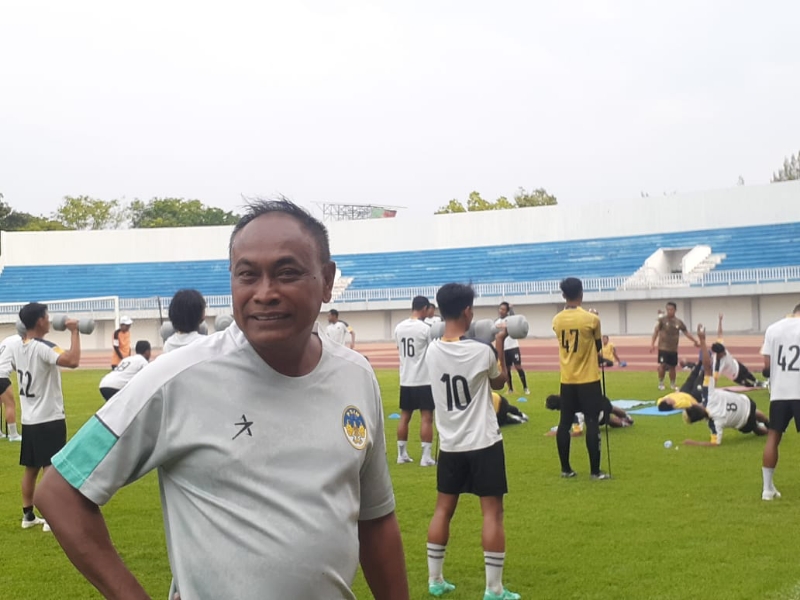 YAKIN: Pelatih kepala PSIM Jogja Kas Hartadi. (Rizky Wahyu/Radar Jogja)