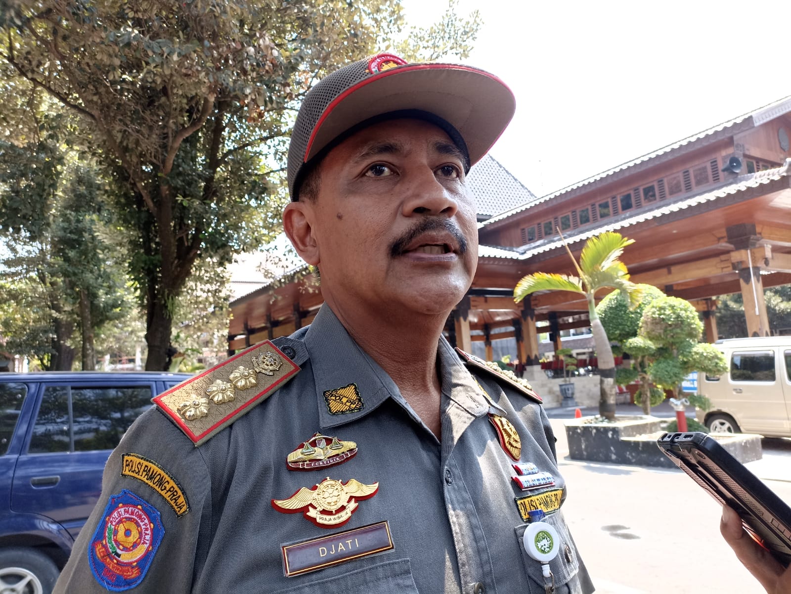 SERIUS: Plt Kepala Satpol PP Kabupaten Bantul Djati Bayubroto. (Gregorius Bramantyo/Radar Jogja)