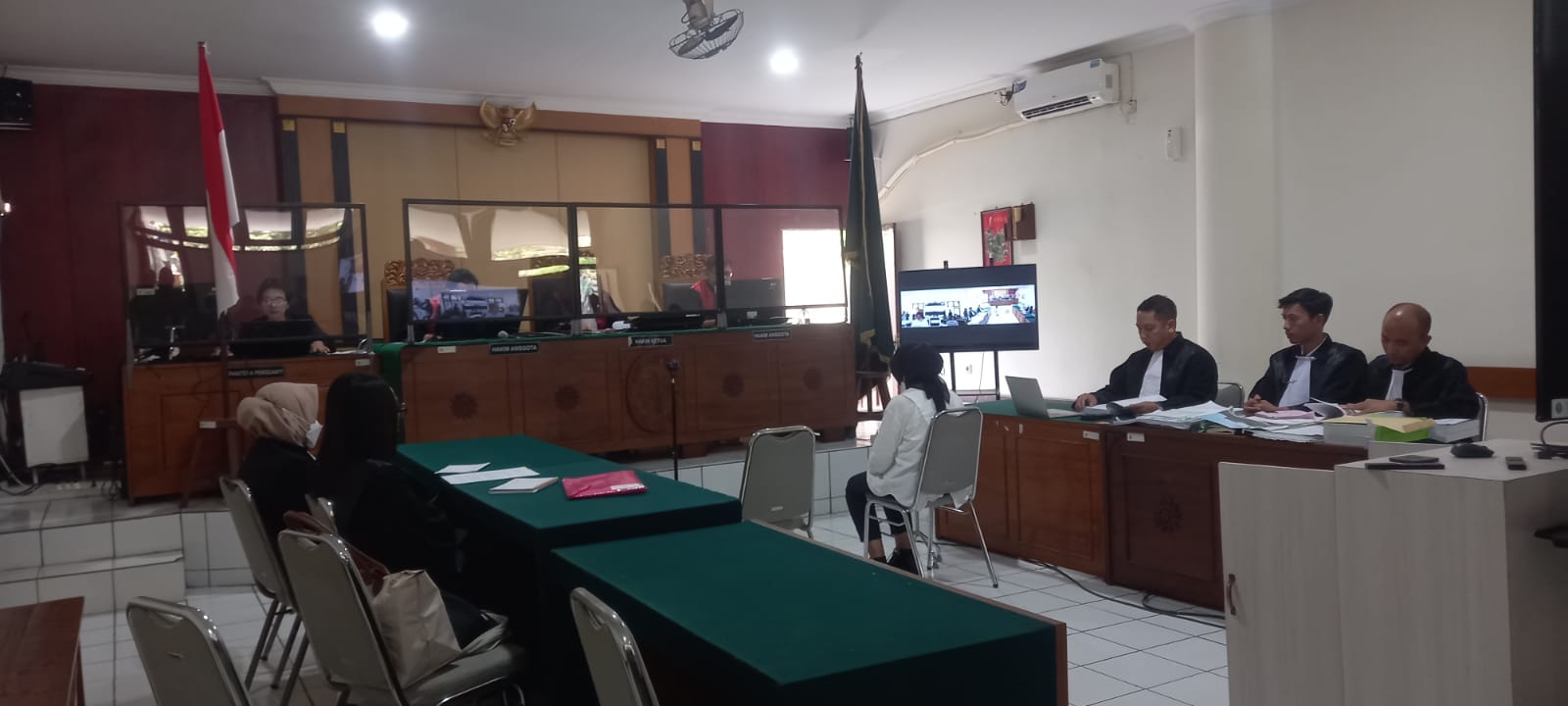 TELAH: Suasana sidang dugaan korupsi pembangunan SMPN 1 Wates di Pengadilan Negeri Jogja. (Khairul Ma