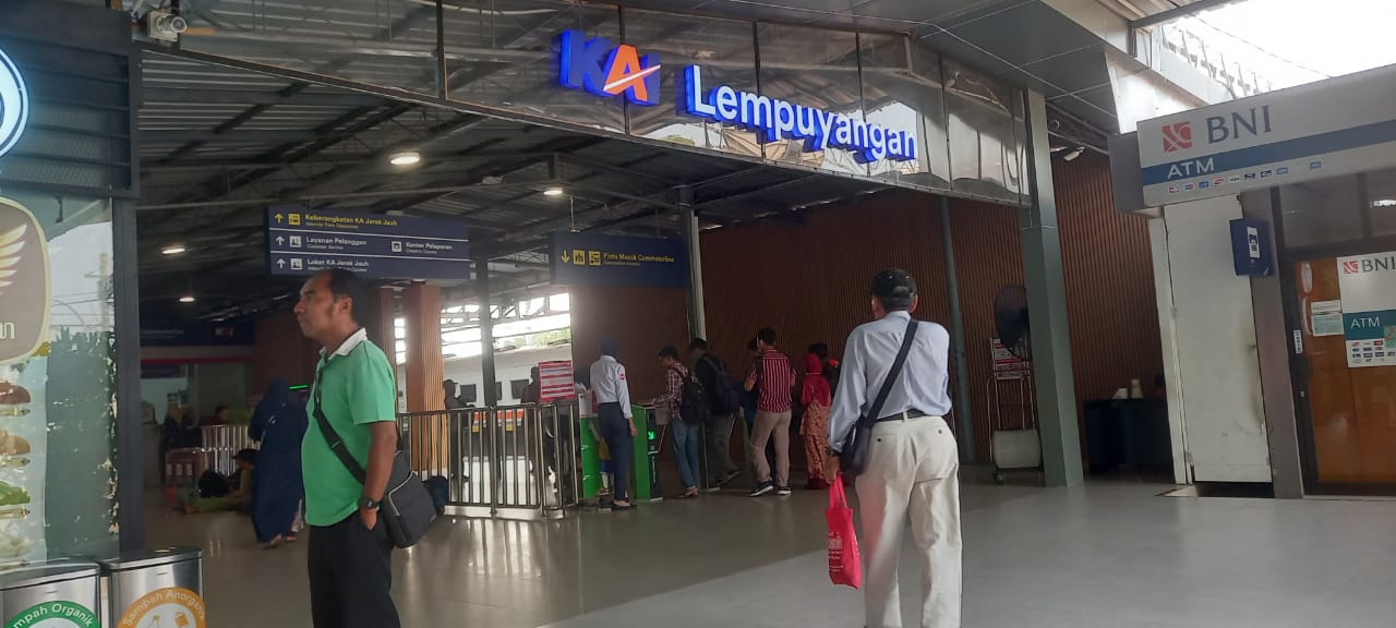 EKONOMI: Suasana Stasiun Lempuyangan Jogja Rabu (18/10). (Khairul Ma