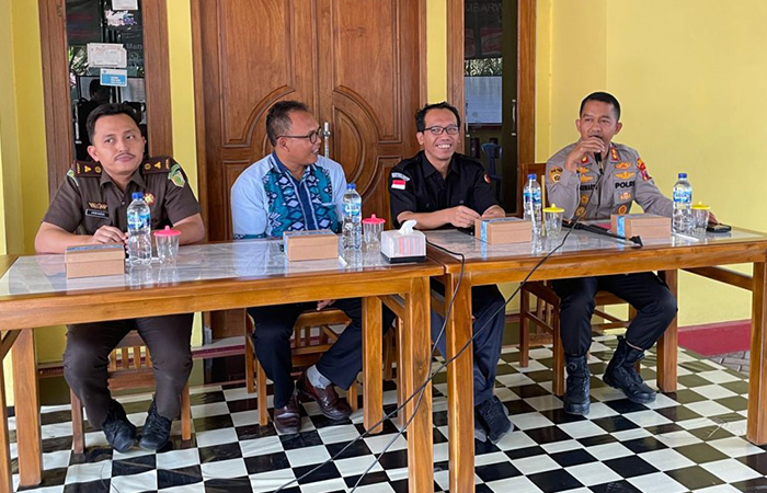 KOORDINASI: Anggota Sentra Gakkumdu Purworejo terdiri dari jajaran Polres, Kejaksaan, dan Bawaslu saat lakukan rapat koordinasi pada Selasa (17/10).ISTIMEWA
