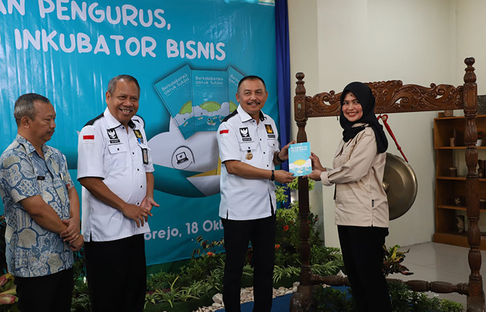 Bupati Purworejo Agus Bastian saat launching dan kukuhkan pengurus inkubator bisnis Purworejo mulyo, Rabu (18/10).ISTIMEWA