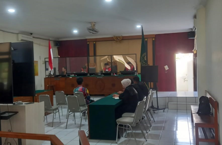 erdakwa mafia penyalahgunaan tanah kas desa (TKD) di Caturtunggal, Sleman Robinson Saalino menjalani sidang pembacaan vonis di Pengadilan Negeri (PN) Jogja, Kamis (19/10) (Foto Khairul Ma