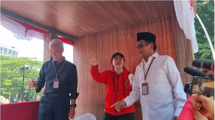 Mahfud MD saat mendaftar ke KPU