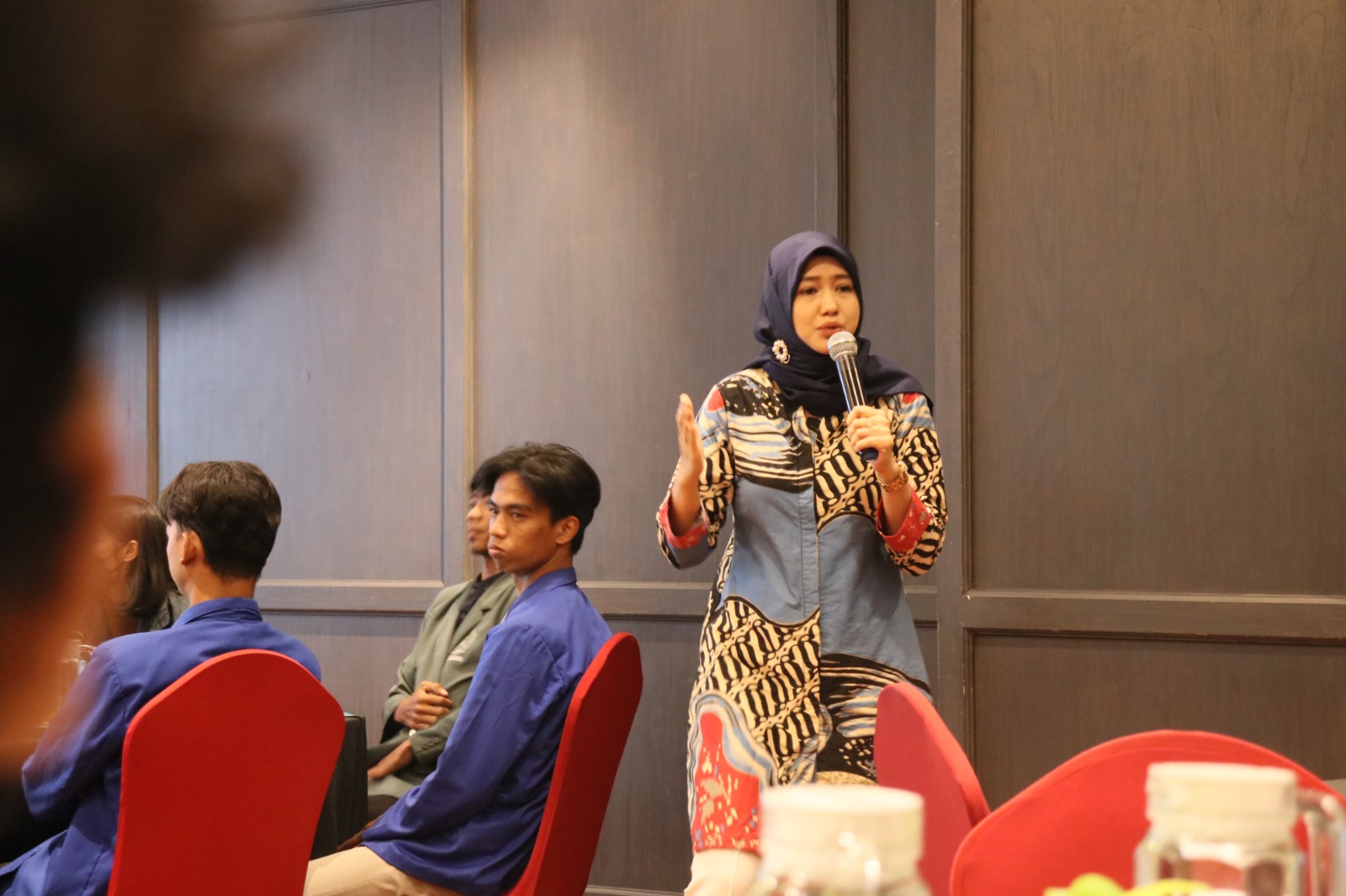 ADEM: Suasana sosialisasi pengawasan pemilu partisipatif, peningkatan partisipsi pemilih pemula dalam menyukseskan Pemilu 2024 di Hotel The 101 Jogja Kamis (19/10). (Winda Atika Ira P/Radar Jogja)