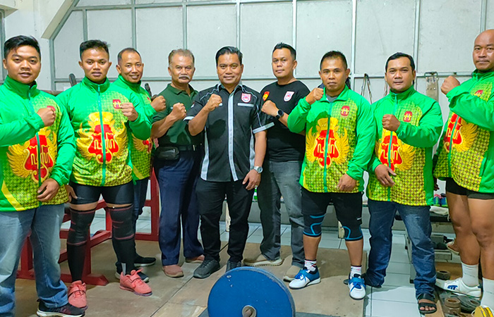 OPTIMISTIS: Ketua Umum Pengda Pabersi DIJ Reno Candra Sangaji, Sesepuh Angkat Berat DIJ sekaligus Wakil Ketua Pengda Pabersi DIJ Bambang Joko Gambiro, Sekretaris Umum Pabersi DIJ Wahyu Wijanarko,