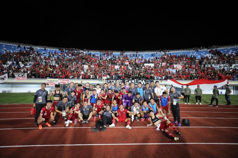 pemain dan offisial Timnas Indonesia setelah meraih kemenangan atas Brunei