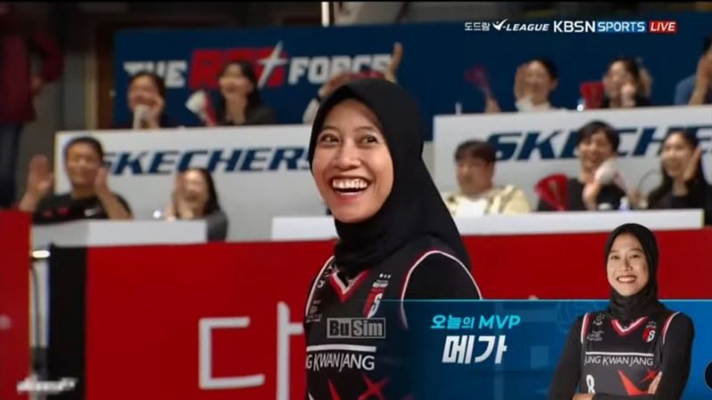 Atlet Voli Putri Timnas Indonesia Megawati sumringah toreh debut manis Kompetisi V-League 2023/2024. (Tangkapan layar KBRN Sports)