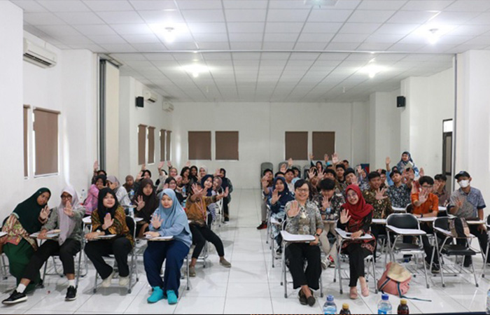 ANTUSIAS: Siswa dan guru SMK Budi Mulia Dua Jogja saat mengikuti workshop pencegahan kekerasan seksual dan penanganannya (20/10/23).DOKUMENTASI UGM&nbsp;