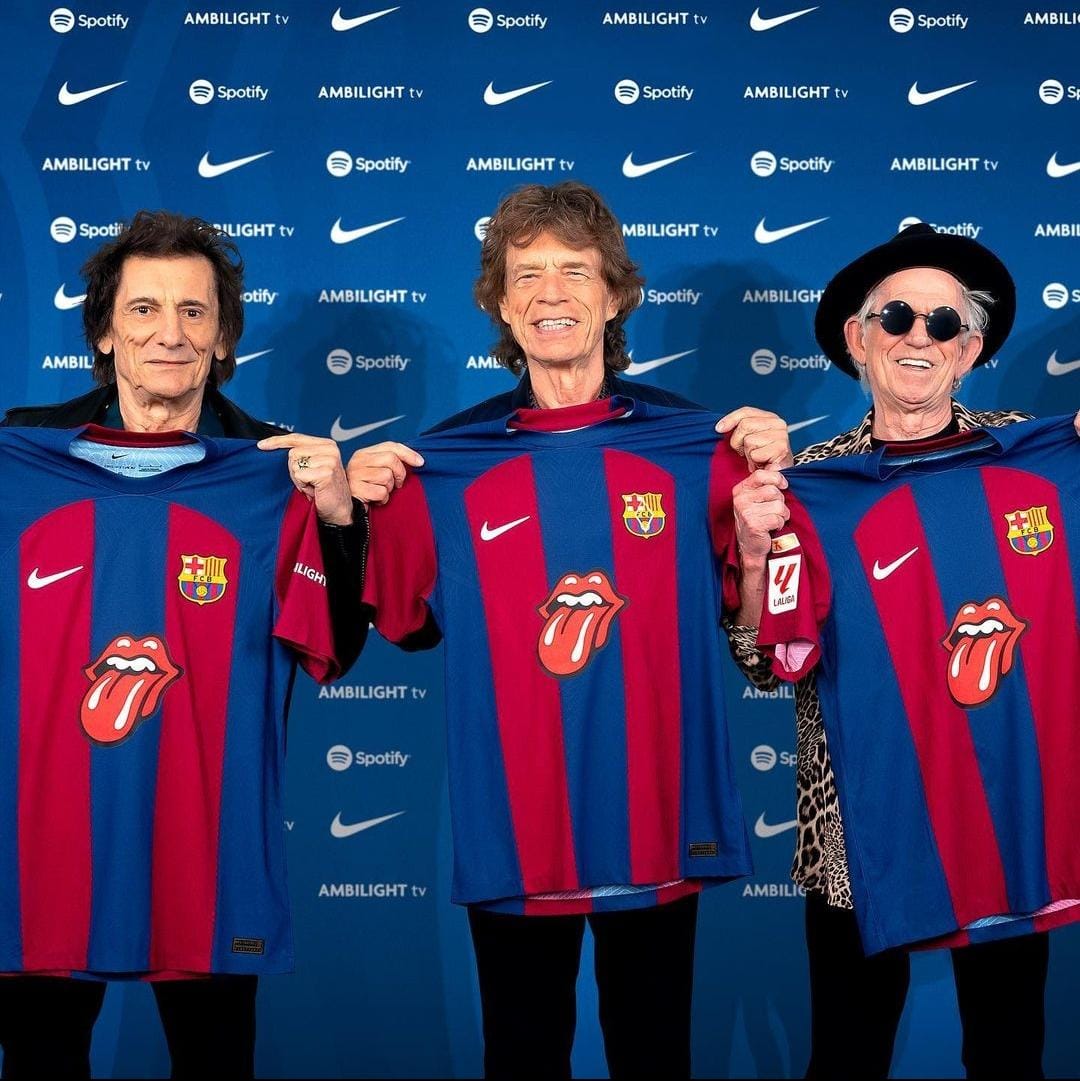 Logo The Rolling Stones akan menempel di Jersey Barcelona untuk laga El Clasico (sumber foto Instagram @fcbarcelona)