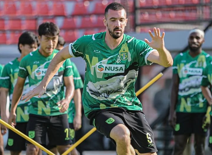 Green Force lakukan official training, di Stadion Kapten I Wayan Dipta, Gianyar, pada Kamis (19/10/2023). (Dok Persebaya Surabaya)