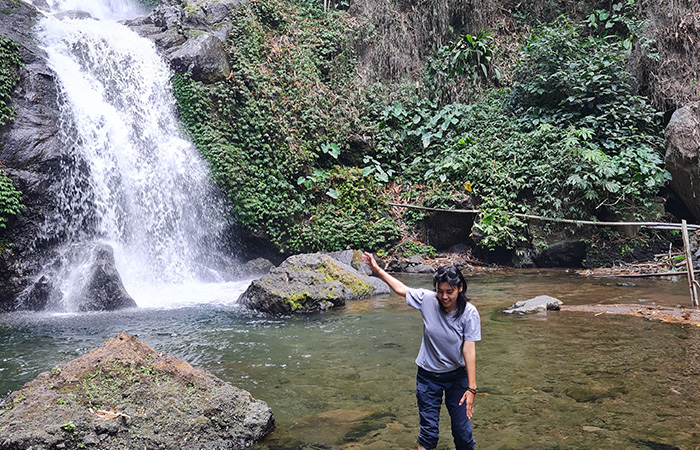 SEJUK: Air Terjun Sekar Langit di Telogorejo, Grabag masih mengalir meski musim kemarau panjang seperti saat ini.Naila Nihayah/Radar Jogja