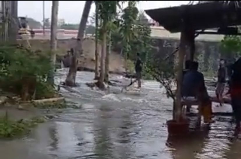 Dampak Selokan Mataram yang jebol pada Minggu (tangkapan layar akun X Mearapi_uncover)