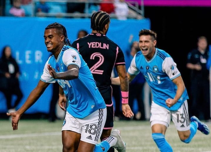 SELEBRASI: Kerwin Vargas menciptakan gol yang mengantarkan Charlotte FC kalahkan Inter Miami di Bank of American Stadium di Major League Soccer, Minggu (22/10/2023) pagi hari. (IG Charlotte FC)