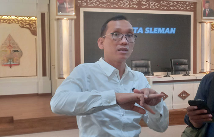 BEKUK PELAKU: Wakasat Reskrim Polresta Sleman AKP Eko Haryanto saat dikonfirmasi wartawan perihal kasus ayah cabuli anak kandung&nbsp; kemarin (22/10).&nbsp;