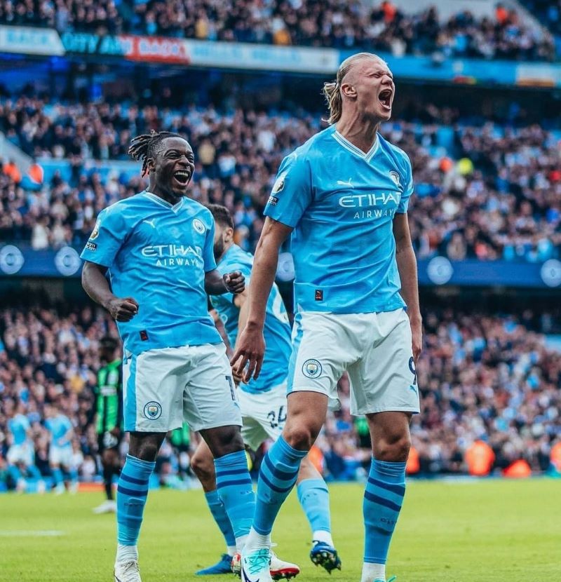Selebrasi Erling Haaland setelah mencetak gol untuk Manchester City