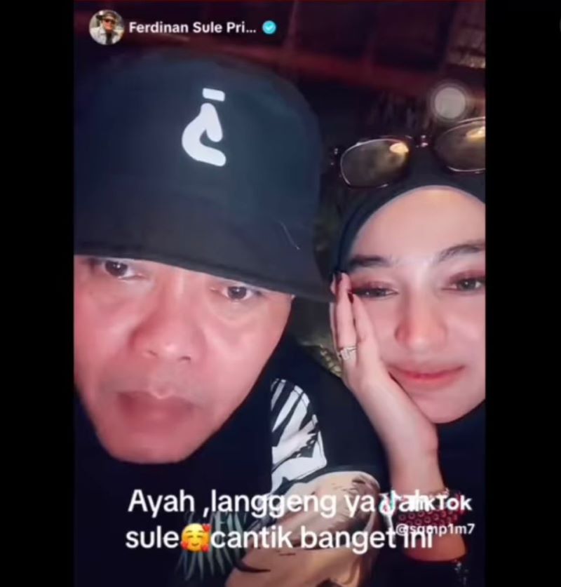 Sule bersama gebetan barunya. (Instagram/@selebmania)