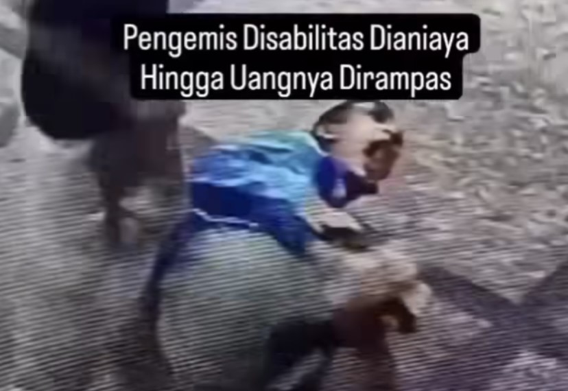 tangkapan layar cctv pengemis disabilitas dianiaya