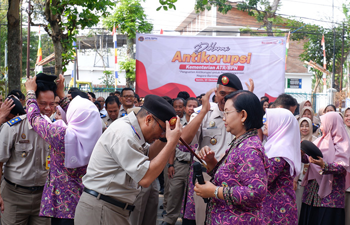 INGATKAN: Para pegawai BPN Purworejo beserta pasangannya mengikuti deklarasi anti korupsi serentak secara daring yang diadakan oleh Kementerian ATR/BPN pada Senin (23/10)