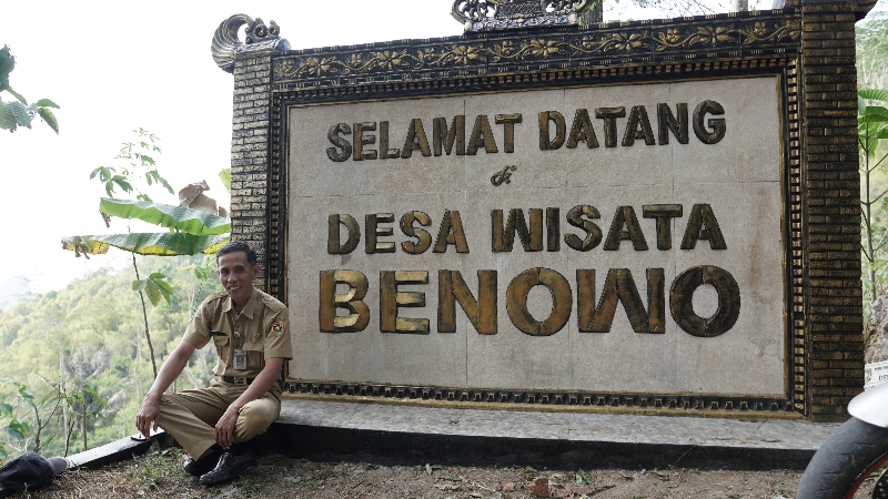 BATAS: Tugu Batas Desa Benowo Kecamatan Bener, Purworejo.