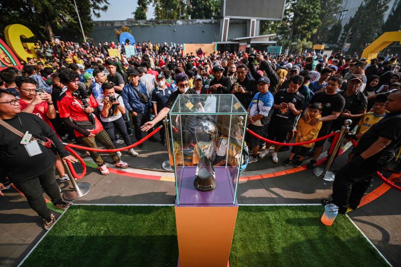 MERIAH: Suasana Trophy Experience yang dipadati masyarakat Bandung
