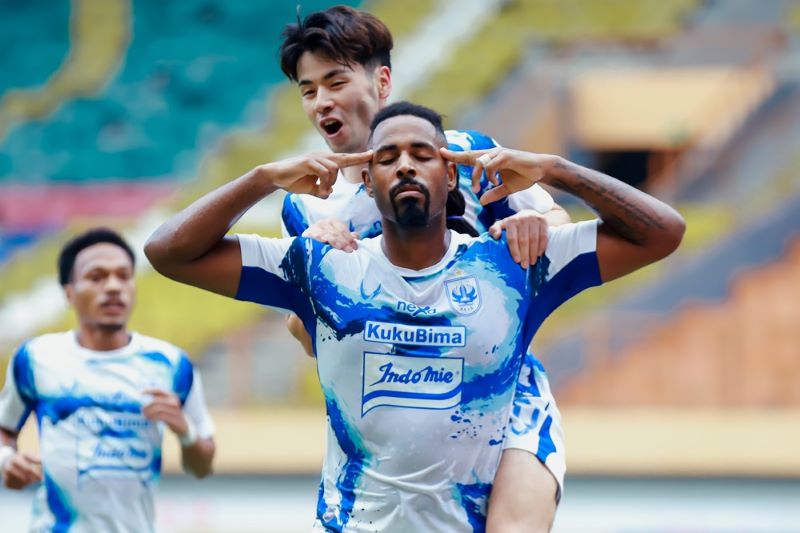 MANTAB: Selebrasi Carlos Fortes Setelah mencetak Gol