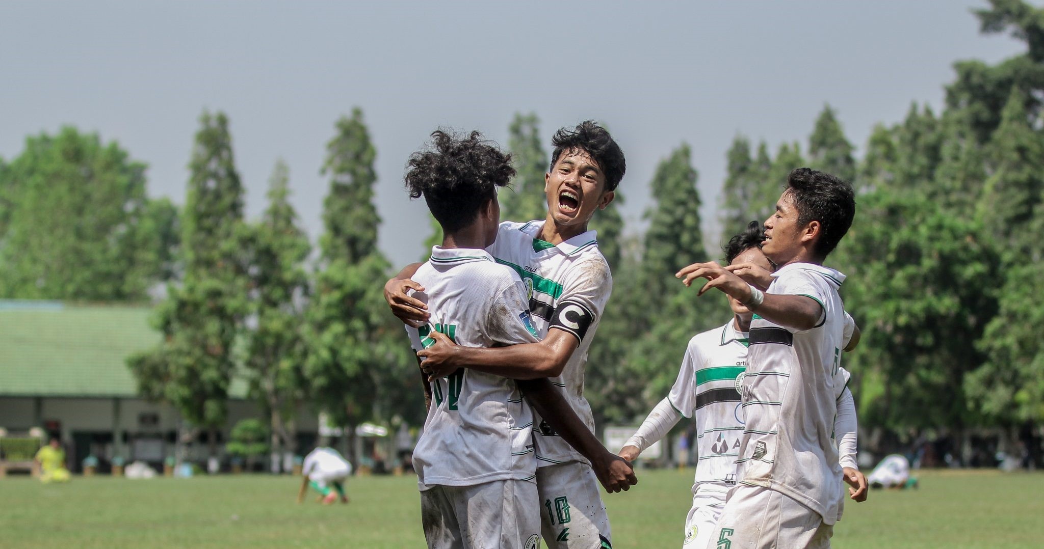 MANTAB: selebrasi para punggawa PSS Sleman U16 setelah mencetak gol ke gawang Arema U16 (PSS)