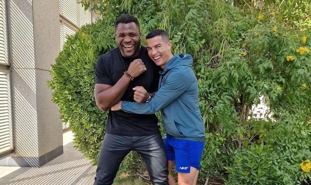 Ronaldo memberikan hadiah istimewa untuk sahabatnya yang akan bertanding tinju melawan Tyson Furry (Sumber foto Instagram @francisngannou)
