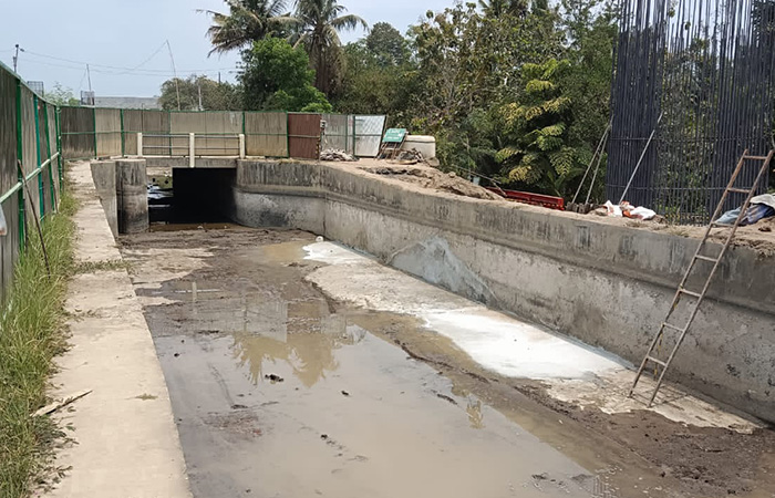 DIPERBAIKI:&nbsp;Lokasi kebocoran aliran Selokan Mataram yang berada di&nbsp;Padukuhan Kadipiro, Margodadi, Seyegan, Sleman yang sudah ditangani oleh PT Jasamarga Jogja Bawen (JJB).DOKUMENTASI PT JJB