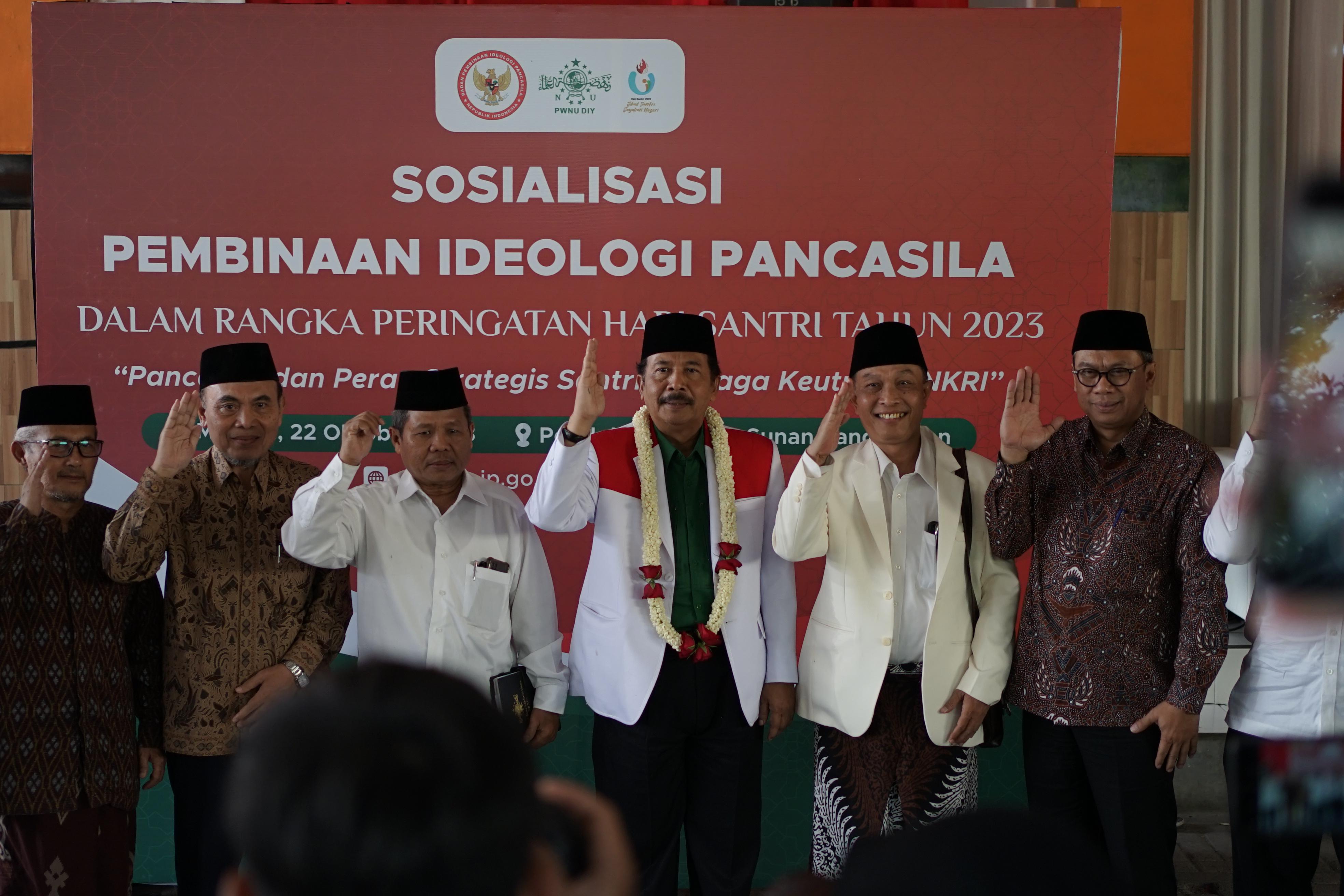 Menyemarakkan Hari Santri Nasional 2023, Badan Pembina Ideologi Pancasila (BPIP)  menyelenggarakan Sosialisasi Pancasila di Pondok Pesantren Pandanaran, Sleman, Minggu ( 22/10/2023)