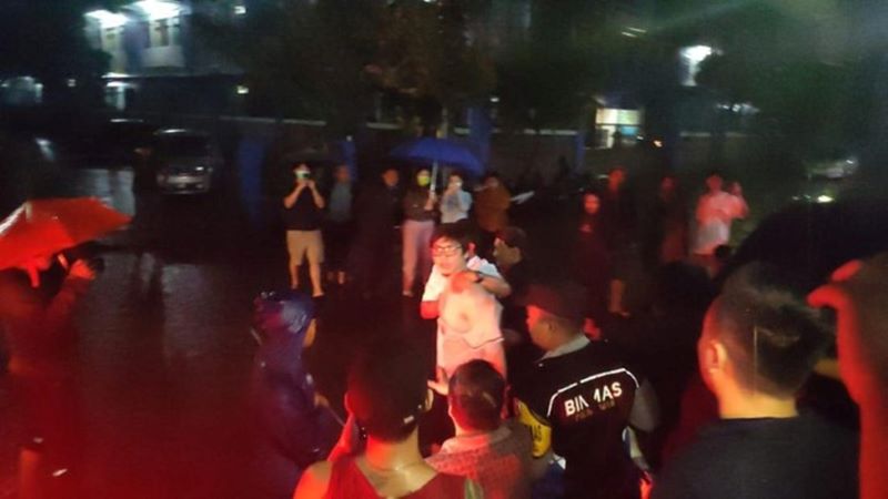 Detik-detik penangkapan pelaku pengancam pembunuhan terhadap dokter gigi di Kota Bandung. (Istimewa)