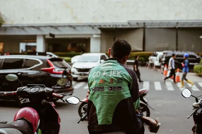 Ilustrasu Gojek (UNSPLASH/@javaistan)