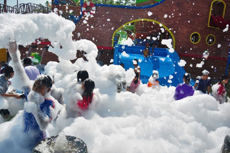 Wahana Snow Party di Citra Grand Waterpark Jogja (Website/Citragrandwaterparkjogja)&nbsp;
